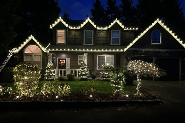 imgi_23_christmas-light-installation-service-near-me-portland-or-19